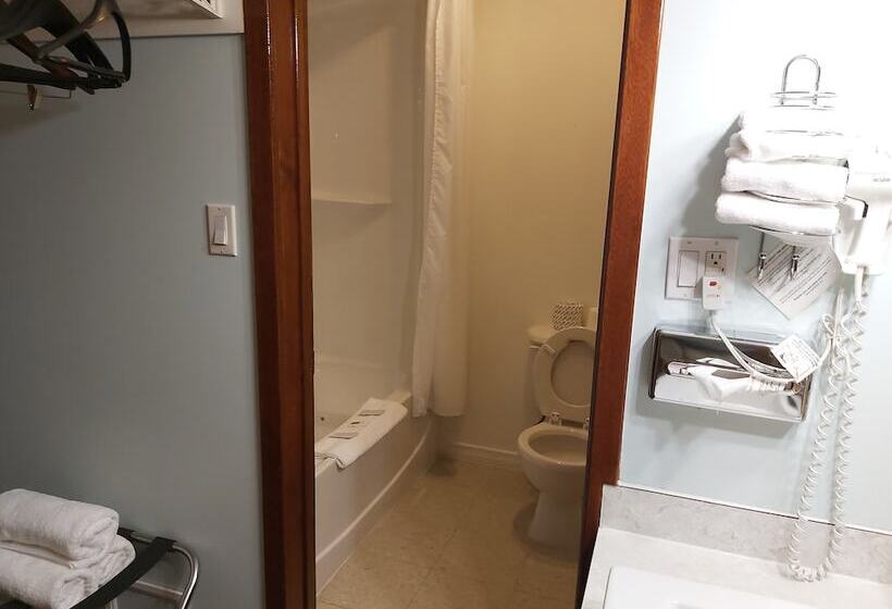 带2个双人床的标准工作室, Travel Inn Hearst