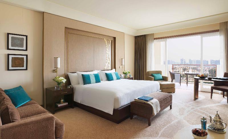 Номер Deluxe с Балконом, Anantara Eastern Mangroves Abu Dhabi