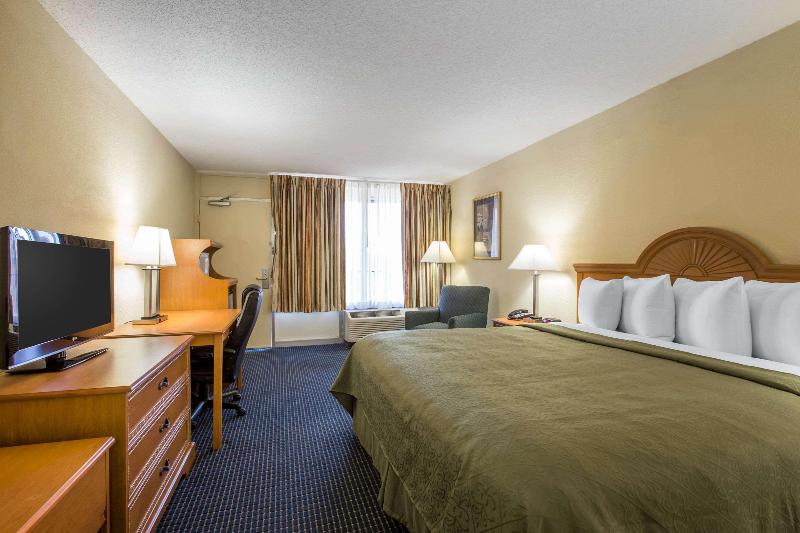 스탠다드 룸 킹사이즈 침대, Quality Inn Americus