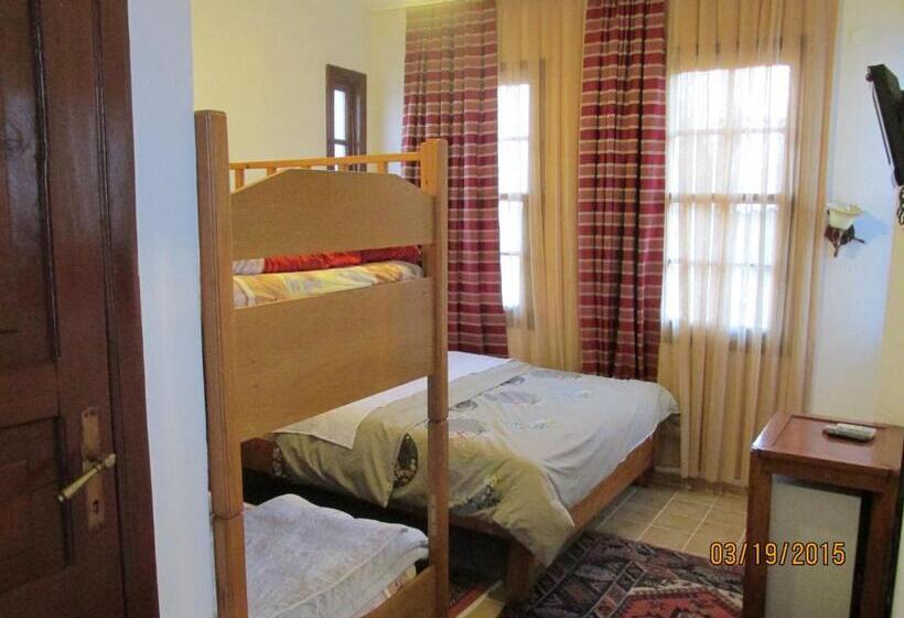 Standard Triple Room, Sabah Pansiyon
