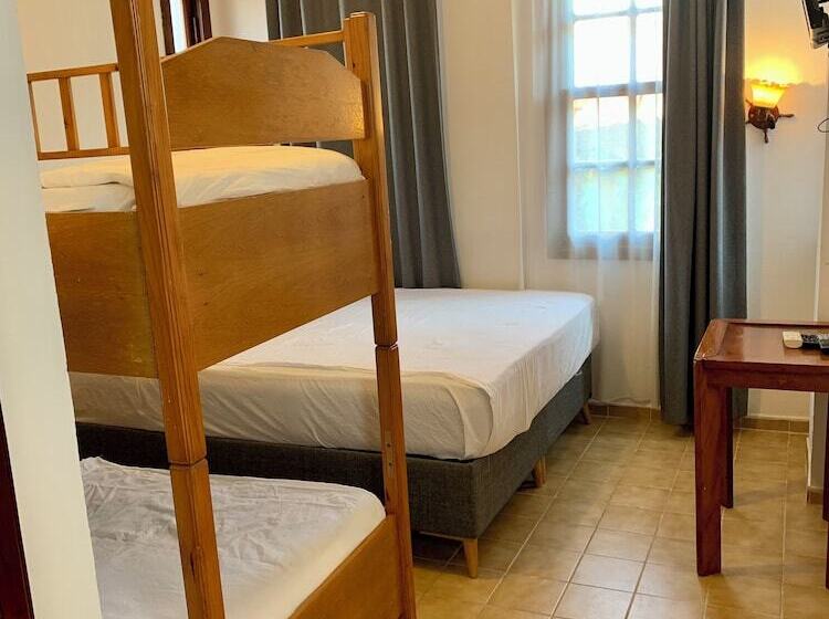 Standard Triple Room, Sabah Pansiyon