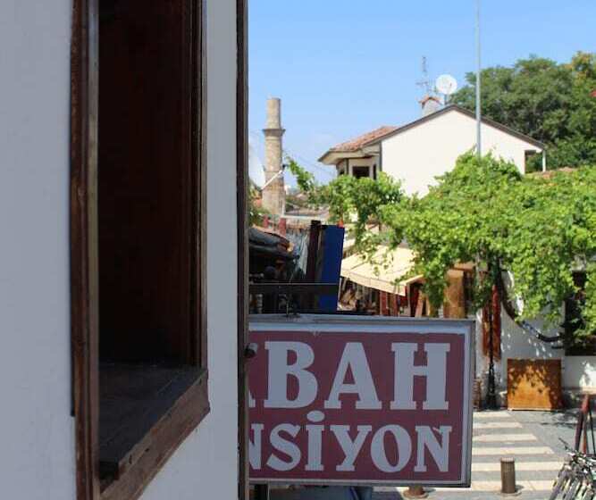 Standard Triple Room, Sabah Pansiyon