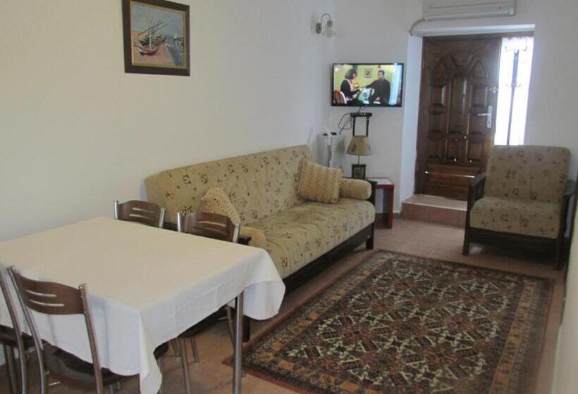 2 Bedroom Apartment, Sabah Pansiyon