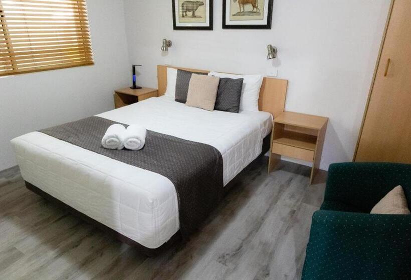 패밀리 스위트, Aston Hill Motor Lodge