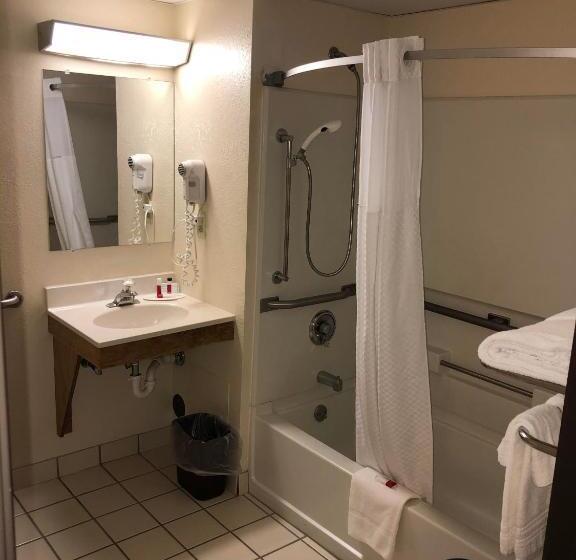 Номер Стандарт Адаптированный для Инвалидов, Super 8 By Wyndham Manchester Airport