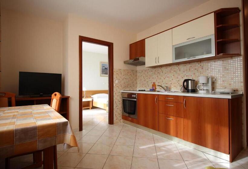 Апартаменты 1 Спальня, Apartments Ivana