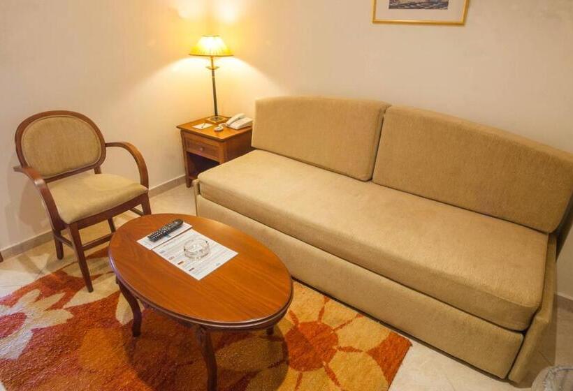 سوییت جونیور با چشم‌انداز استخر, Aegean Melathron Thalasso Spa