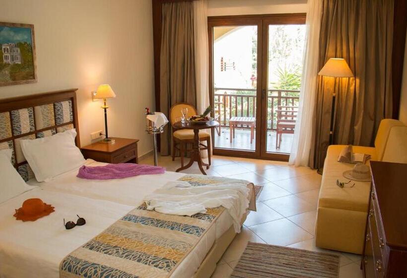 اتاق استاندارد با چشم‌انداز استخر, Aegean Melathron Thalasso Spa