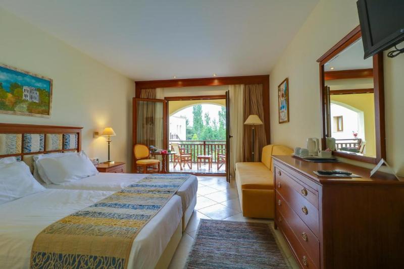 اتاق استاندارد با چشم‌انداز استخر, Aegean Melathron Thalasso Spa