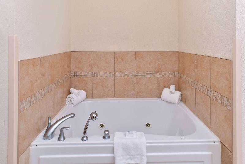 Люкс Кровать Кинг, Hampton Inn & Suites Muncie