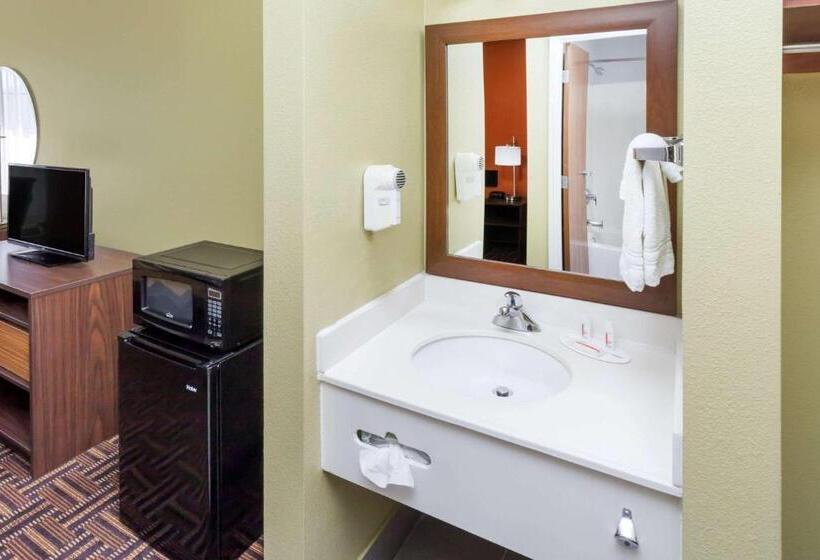 Номер Deluxe, Super 8 By Wyndham Rochester