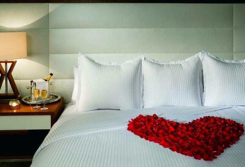 חדר דחוקס עם מיטת קינג, Secrets The Vine Cancun   All Inclusive Adults Only