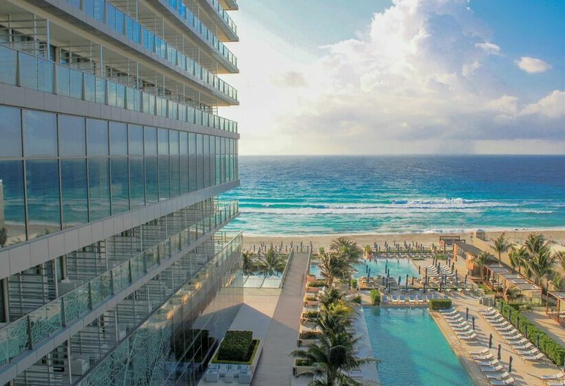 חדר קלאב עם מיטת קינג, Secrets The Vine Cancun   All Inclusive Adults Only