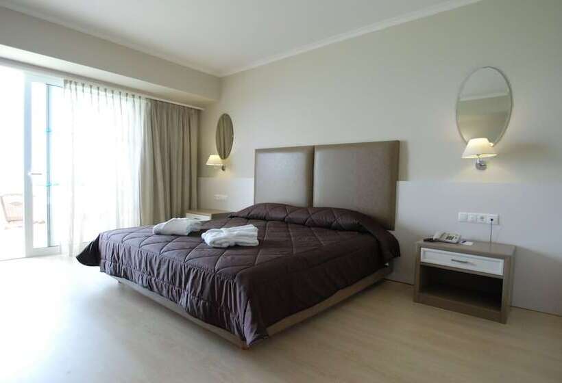 Люкс Престиж, Kipriotis Panorama Hotel & Suites