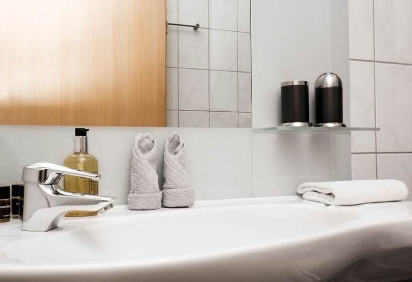 آپارتمان 4 خوابه, Máni Apartments