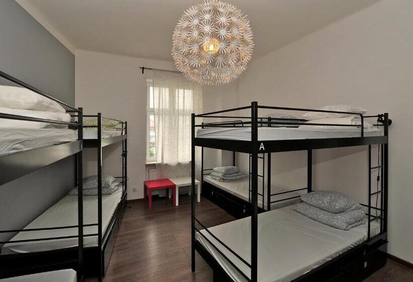 Кровать в Общей Комнате, 3 City Hostel