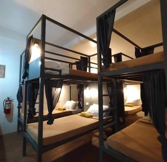 共用房间的床, Frachette S Bed & Breakfast