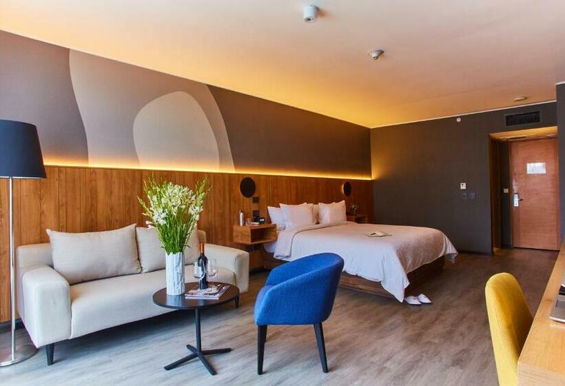 سوئیت جونیور با تخت بزرگ, Pullman Lima San Isidro