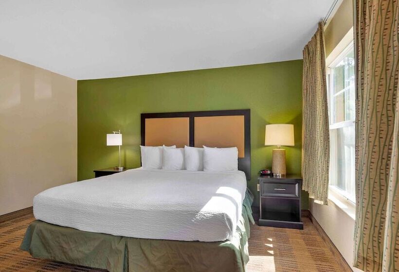 Deluxe Studio, Extended Stay America Suites  Indianapolis  Airport  W. Southern Ave