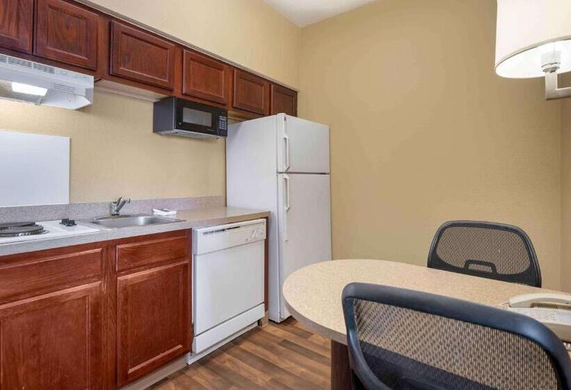 Standaard Studio, Extended Stay America Suites  Indianapolis  Airport  W. Southern Ave