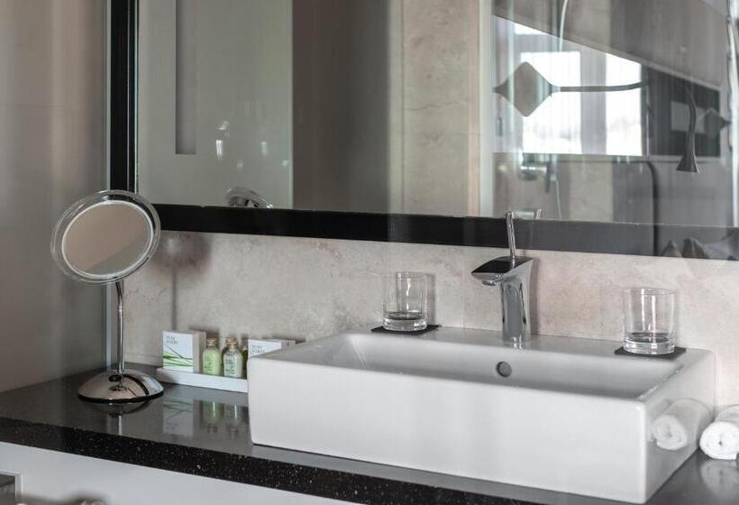 수피리어 룸, 11 Mirrors Design