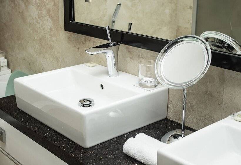 디럭스 룸, 11 Mirrors Design