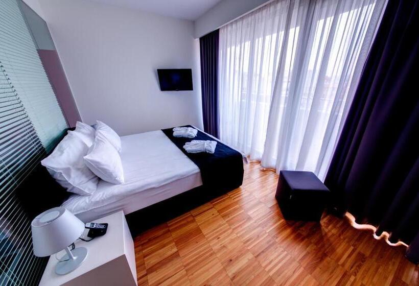 Superior Room, Sarroglia