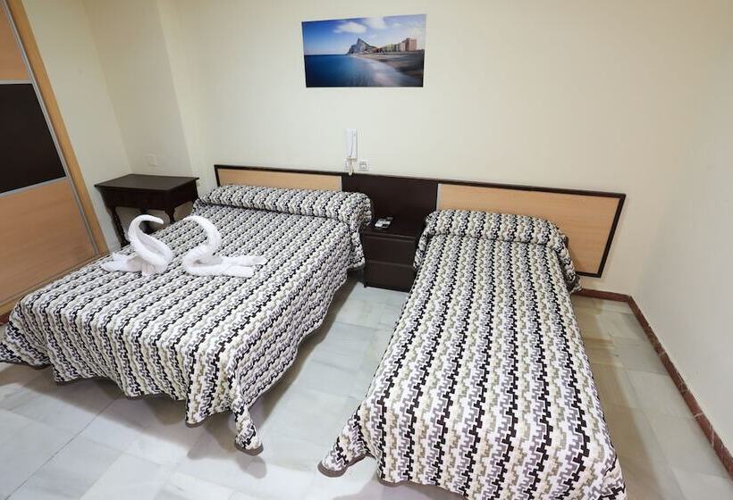 اتاق استاندارد سه نفره, Hostal La Campana