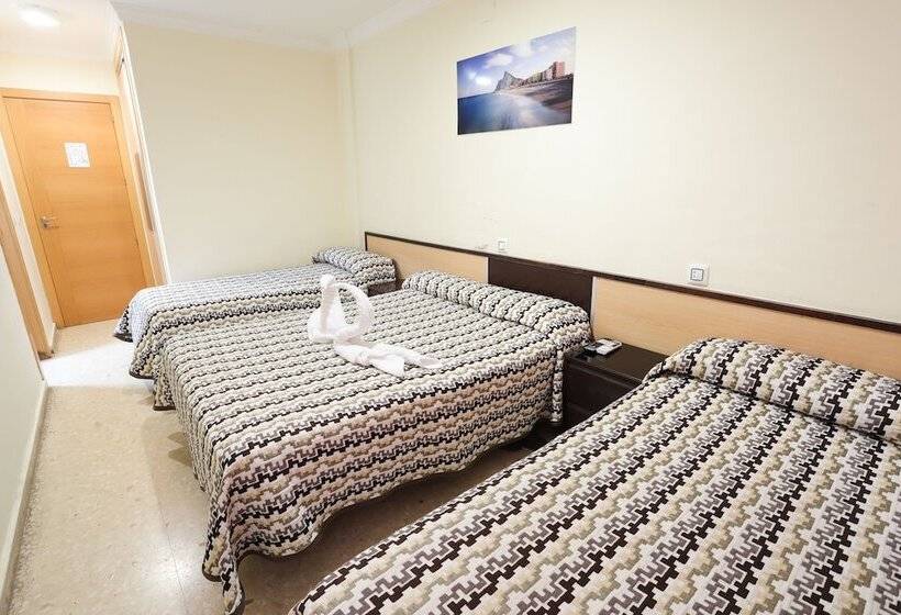اتاق استاندارد سه نفره, Hostal La Campana