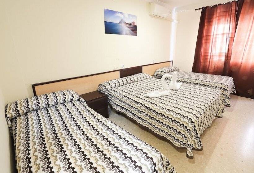 اتاق استاندارد چهار تخته, Hostal La Campana