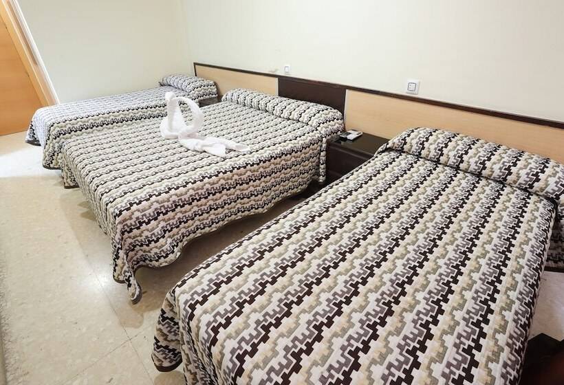 اتاق استاندارد چهار تخته, Hostal La Campana