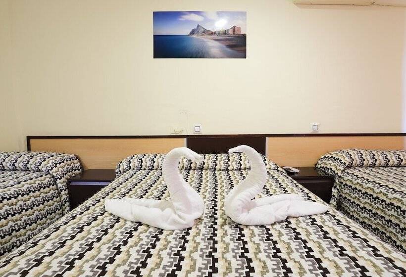 اتاق استاندارد چهار تخته, Hostal La Campana