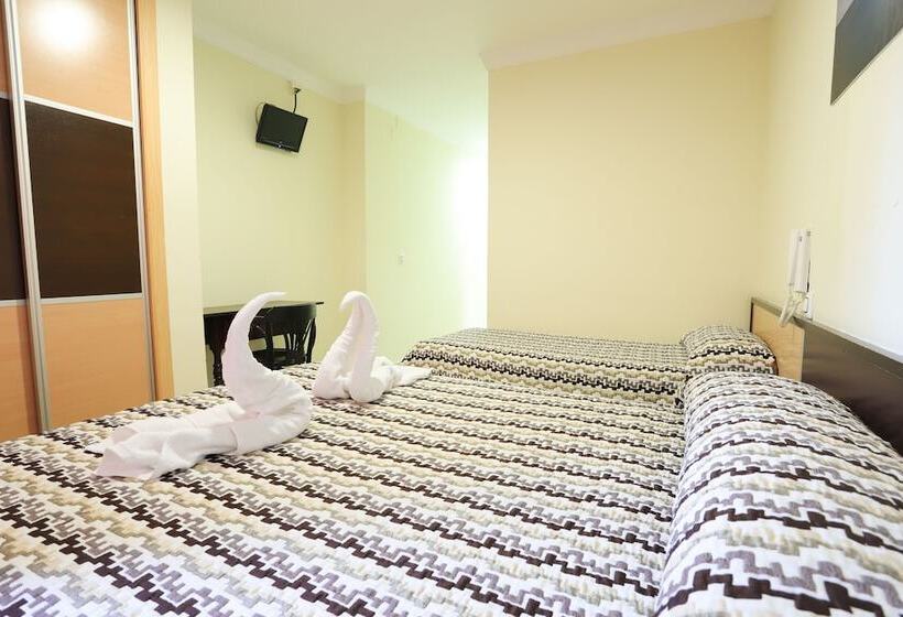 اتاق استاندارد سه نفره, Hostal La Campana