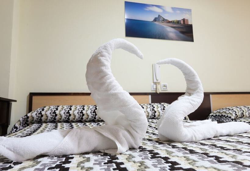 4인용 스탠다드 룸, Hostal La Campana