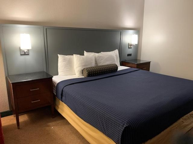 스탠다드 룸 킹사이즈 침대, Days Inn By Wyndham Lake Bluff/great Lakes Naval Base