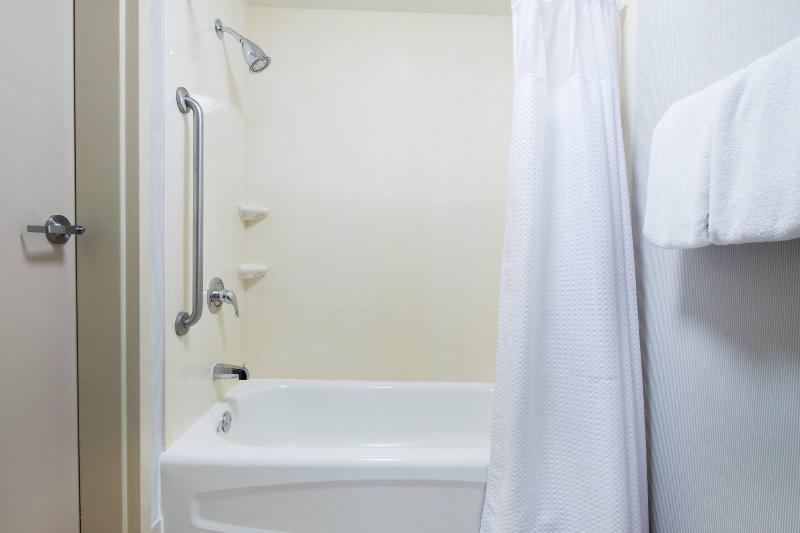 Standard-huone King-vuode, Courtyard By Marriott Newark Silicon Valley