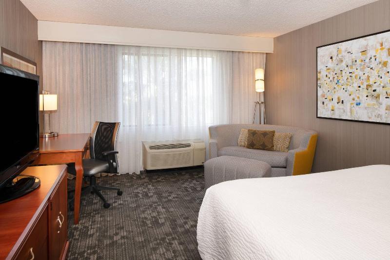 Standard-huone King-vuode, Courtyard By Marriott Newark Silicon Valley