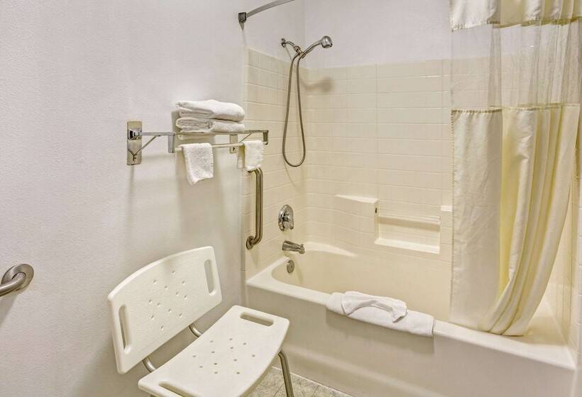 Номер Deluxe Адаптированный для Инвалидов, Days Inn & Suites By Wyndham Gresham