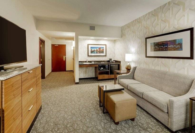 장애인을 위한 스위트, Drury Plaza Hotel Columbus Downtown