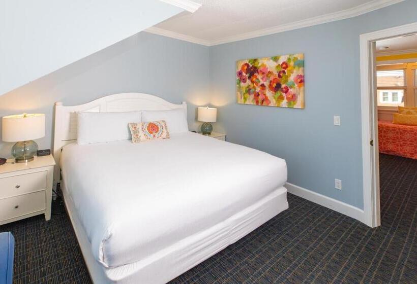 Suite with lake view, Island House