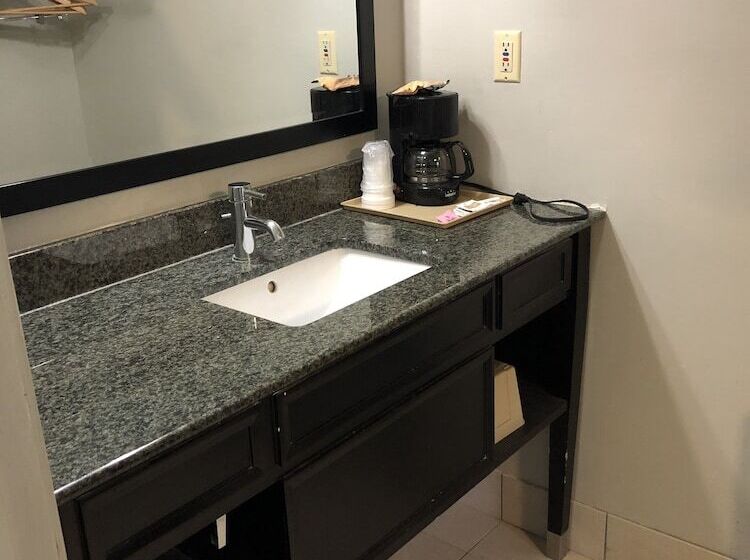 ２ダブルベッドのスタンダードルーム, Deerfield Inn And Suites  Fairview