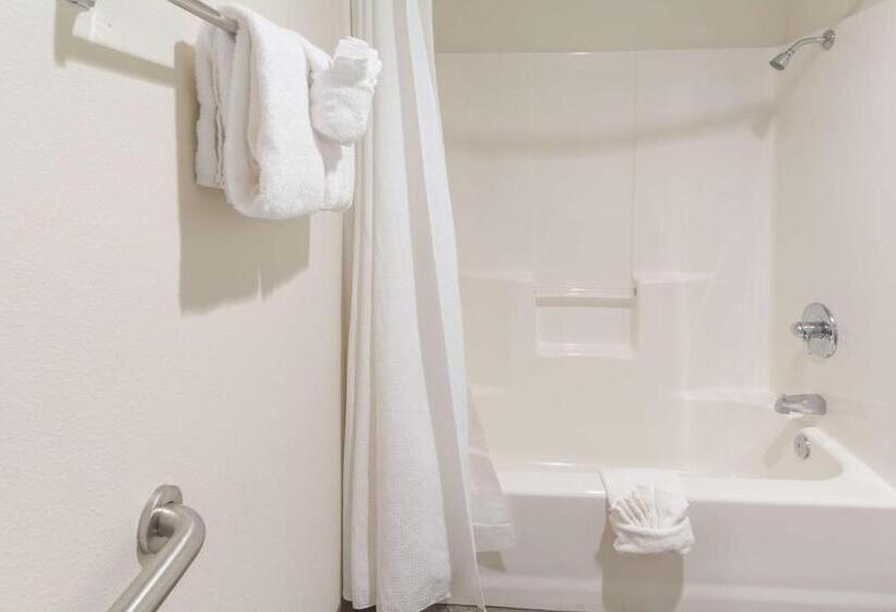 Номер Deluxe Кровать Кинг, Travelodge By Wyndham Depoe Bay
