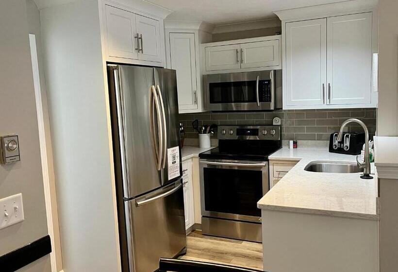 Люкс Deluxe 2 Спальни, Elmwood Resort