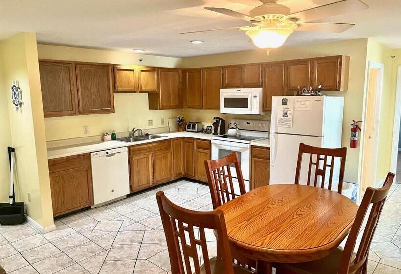 Апартаменты 2 Спальни, Elmwood Resort