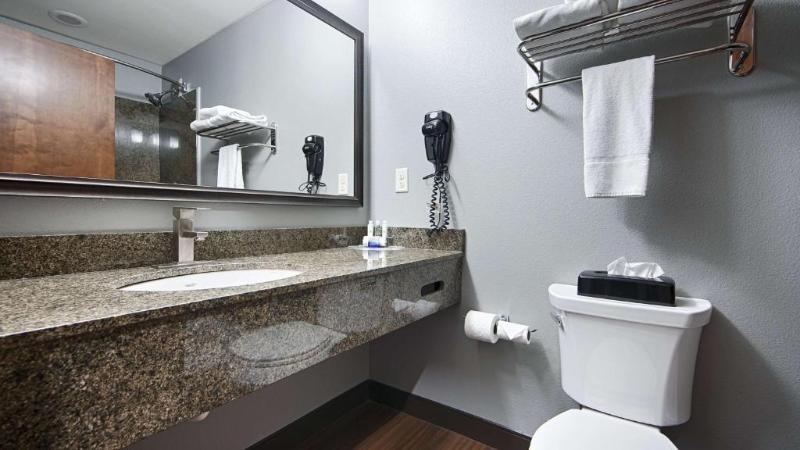 带大床的标准间, Best Western Plus Williston Hotel & Suites