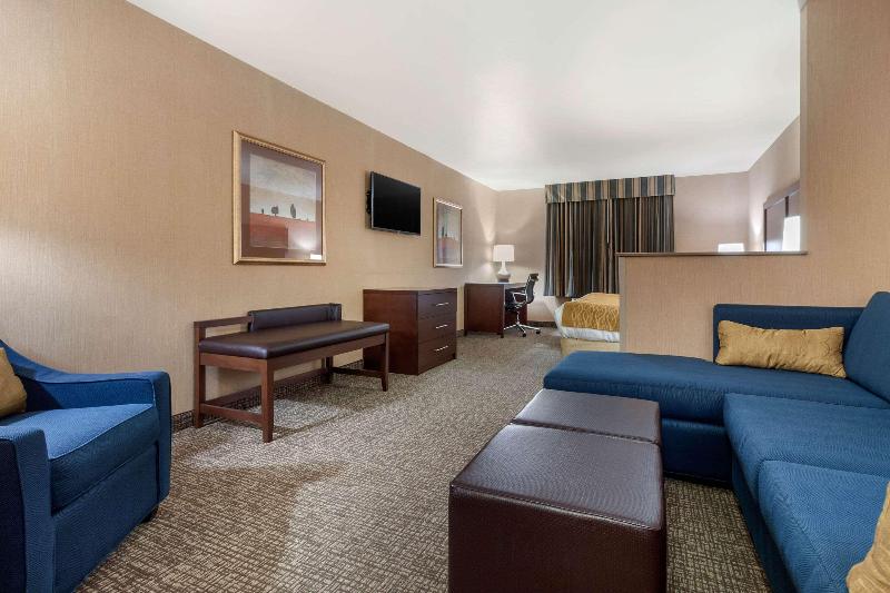 Люкс Кровать Кинг, Comfort Inn & Suites Mitchell I 90