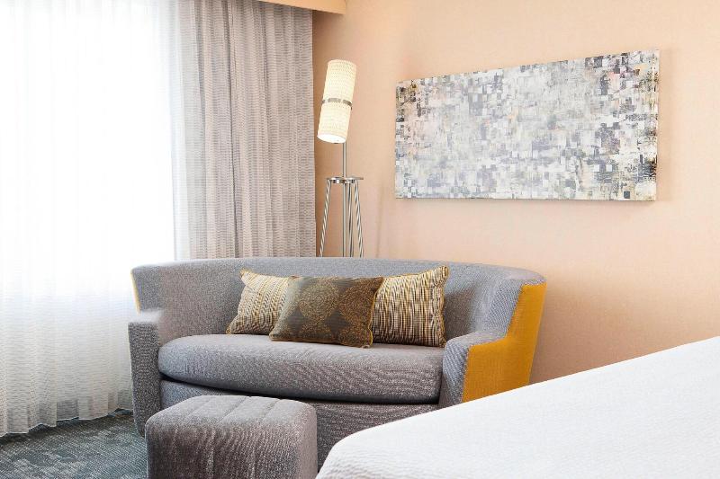 스탠다드 룸 킹사이즈 침대, Courtyard Des Moines Ankeny
