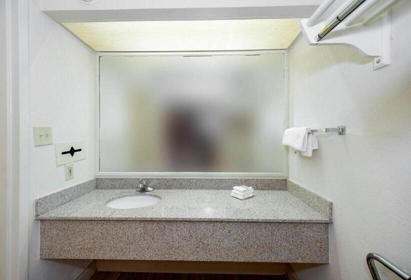 Номер Стандарт 2 Двуспальные Кровати, Red Roof Inn & Suites Wytheville