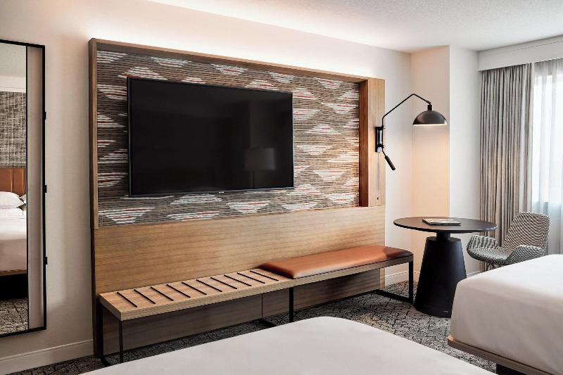 Номер Executive, Sheraton Phoenix Downtown