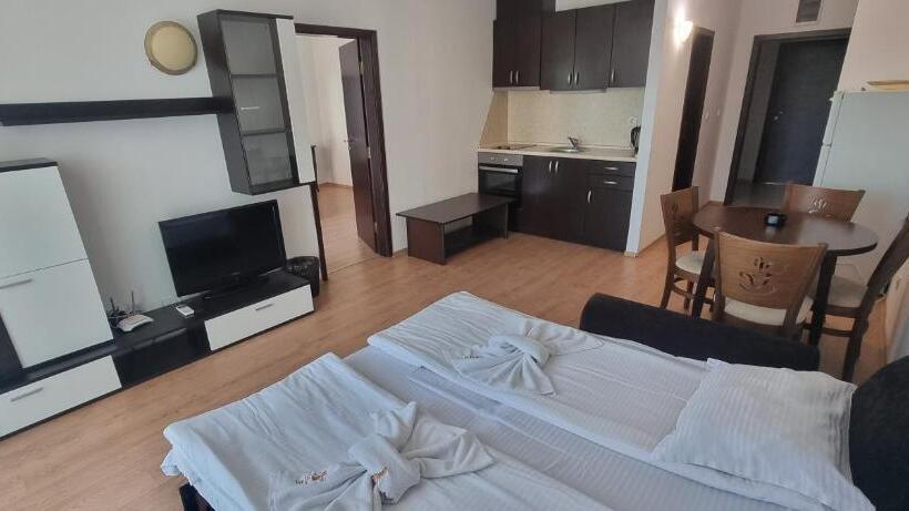 1 Bedroom Apartment with Balcony, Art Hotel Babylon